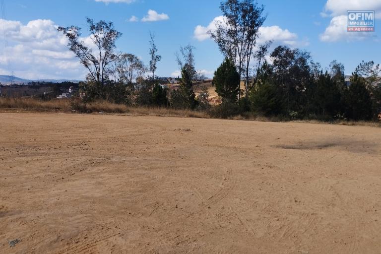 Terrain de 5116 m2 en bord de route principale goudronnée à Ambohimalaza- Antananarivo
