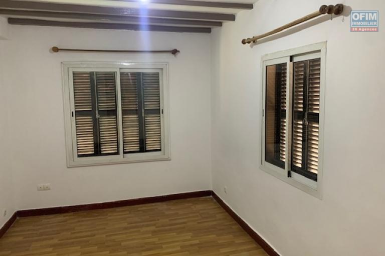 Une maison F3 à Andohalo ( LOUE )