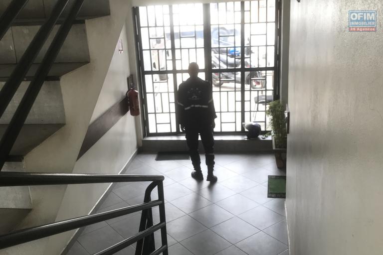 A louer plusieurs bureaux ou commerce &agrave; Ambohibao sur la route principale d'Ivato de 35 &agrave; 110 m2