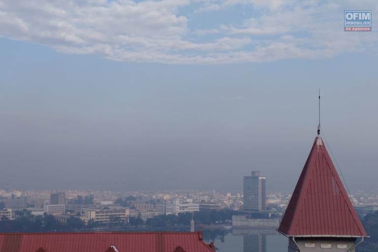 Maison F9 traditionnelle rénovée à Amparibe- Antananarivo