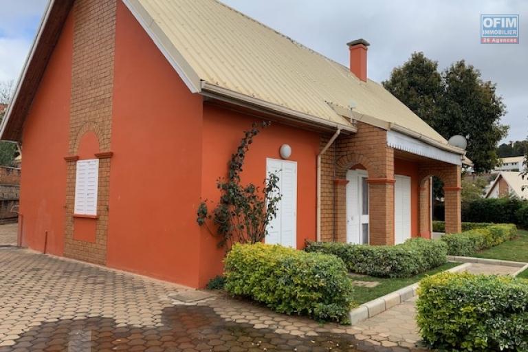 Une villa F4 dans une résidence sécurisée à Ambatobe