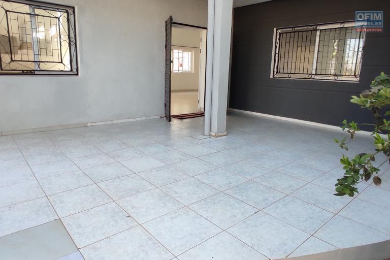 Location appartement  de type T4 complètement rénové à Ankdikely Ilafy