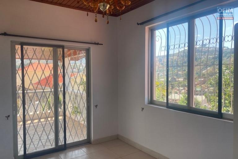 Une villa F5 à étage dans une résidence sécurisée à Ambatobe