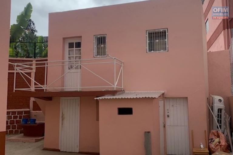 Une maison F5 sur 2 étages Cité Planton Ampahibe ( NON DISPONIBLE )