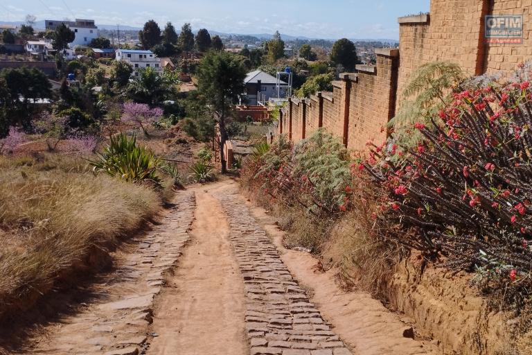 Terrain 2 110 m2, plat, prêt à bâtir à Anjomakely Ivato- Antananarivo