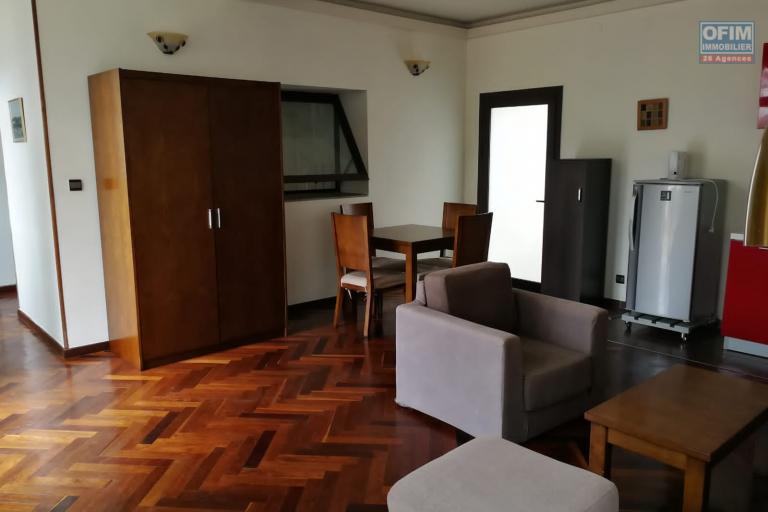 Un appartement T2 meublé à Mahamasina