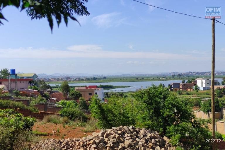 Beau terrain de 1 600 M2 avec vue sur le lac d'Ivato à Ambatolampy Tsimahafotsy- Antananarivo