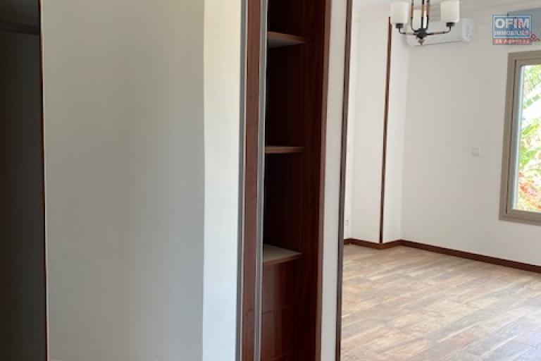 Une villa neuve F7 avec piscine à Ivandry