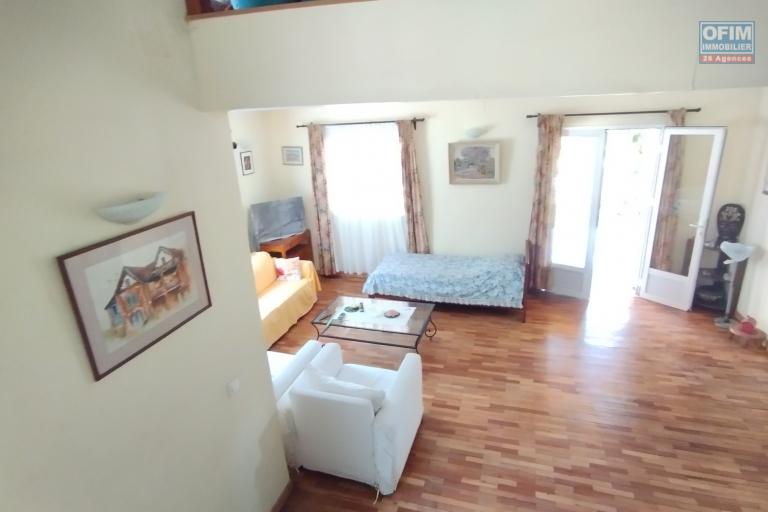 Prix en baisse!! Villa F8 sur 723 m2 de terrain  à étage à Antanetibe Ivato-Antananarivo