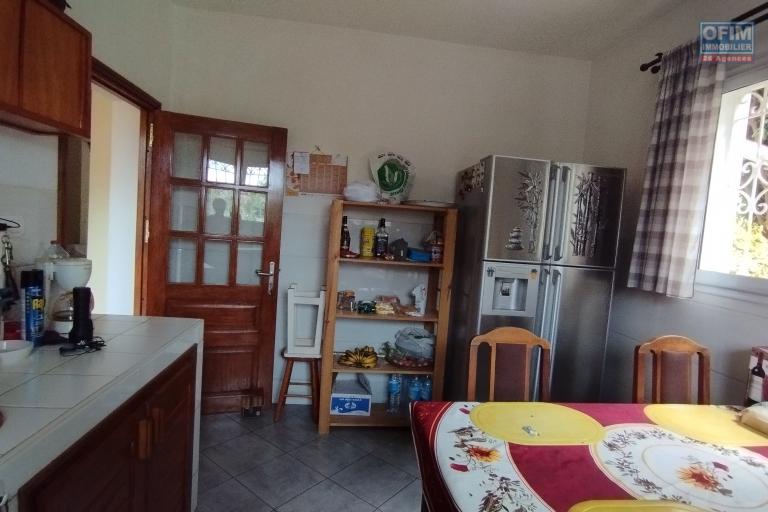 Prix en baisse!! Villa F8 sur 723 m2 de terrain  à étage à Antanetibe Ivato-Antananarivo