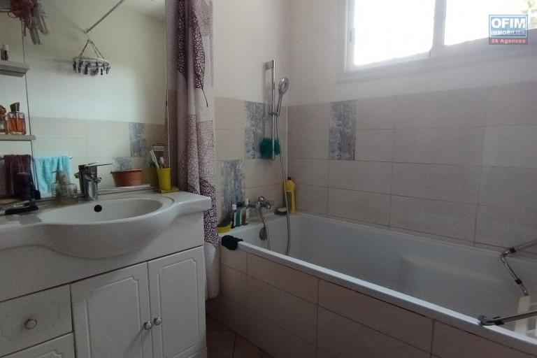 Prix en baisse!! Villa F8 sur 723 m2 de terrain  à étage à Antanetibe Ivato-Antananarivo