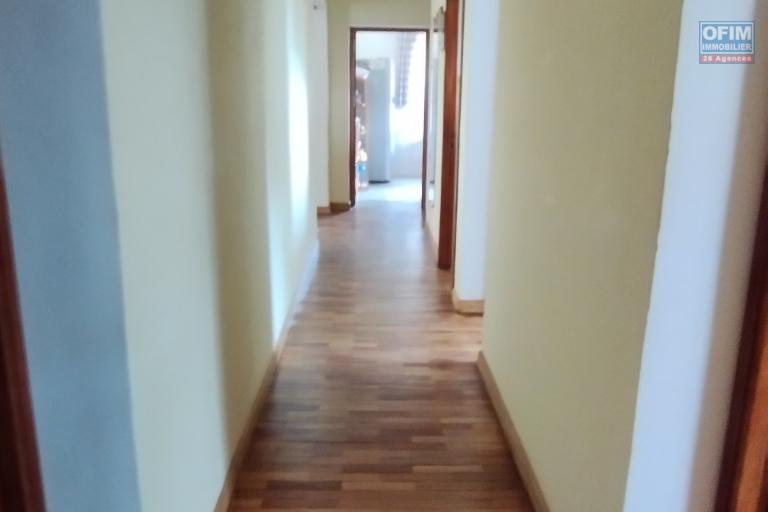Prix en baisse!! Villa F8 sur 723 m2 de terrain  à étage à Antanetibe Ivato-Antananarivo