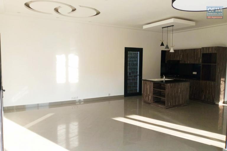 location charmante villa F4 dans une résidence sécurisée à moins de 10mn D'Ambatobe