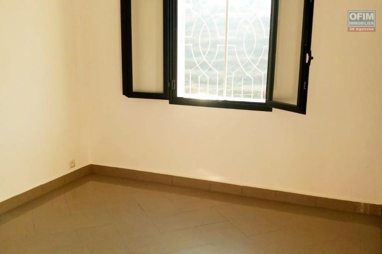 location charmante villa F4 dans une résidence sécurisée à moins de 10mn D'Ambatobe