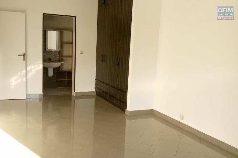 location charmante villa F4 dans une résidence sécurisée à moins de 10mn D'Ambatobe