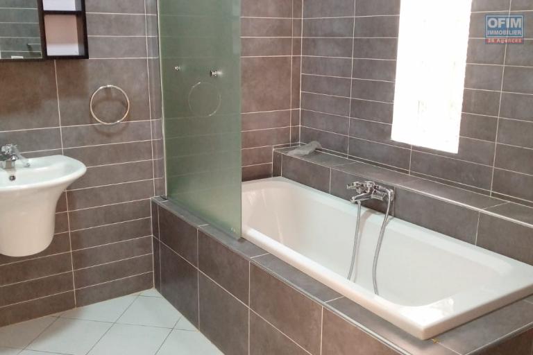 location charmante villa F4 dans une résidence sécurisée à moins de 10mn D'Ambatobe