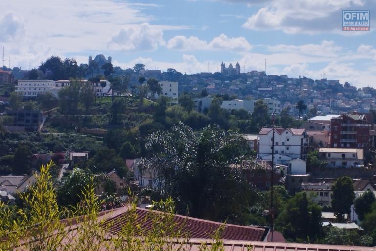 Beau terrain de 900 m2 avec une vue dégagée, quartier résidentiel à Tsiadana-Antananarivo