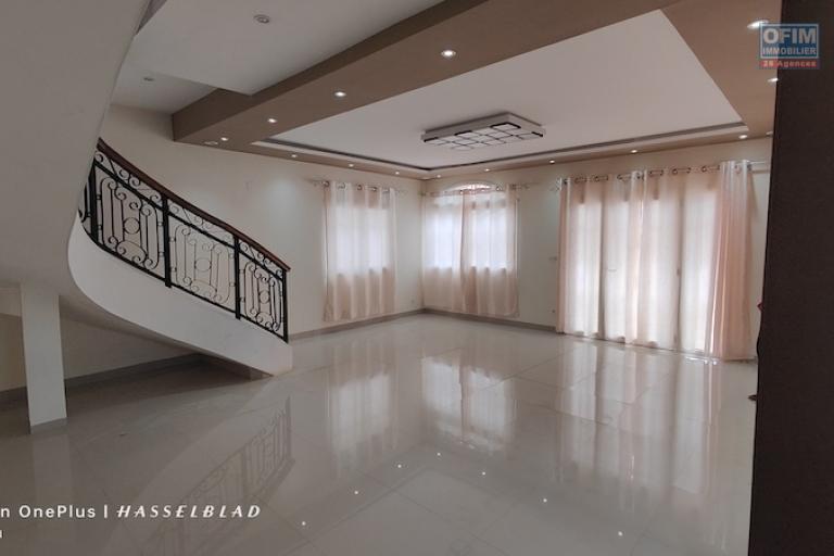 A vendre charmante villa F4 neuve &agrave; malaza ampitatafika. Contact 0340244304 Mr Jacky
