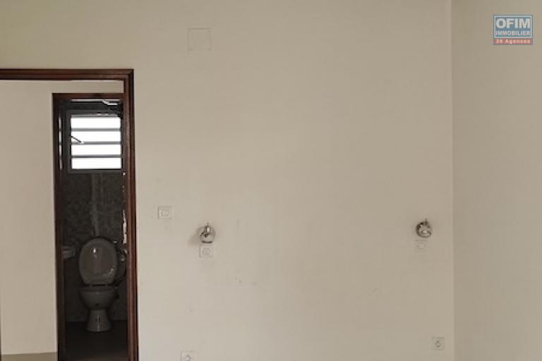 A vendre charmante villa F4 neuve &agrave; malaza ampitatafika. Contact Mr Jacky