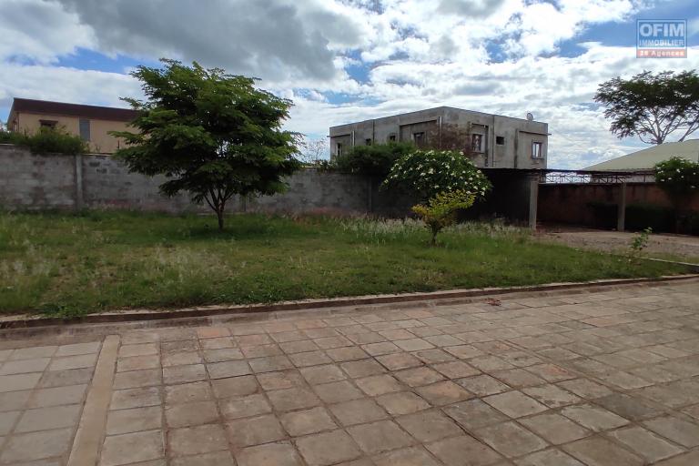 vente d'une villa F5 sur un terrain de 820m2 à Ambohibao Ambohijanahary