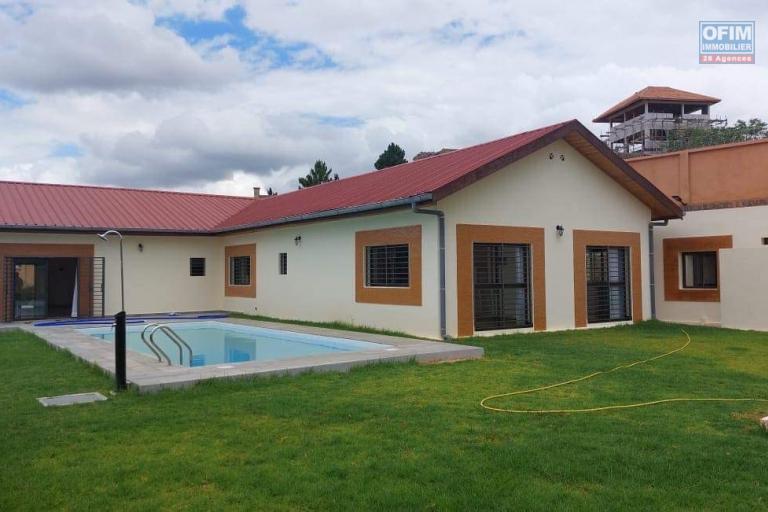 Une villa neuve F6 avec piscine à Ilafy Andranovelona