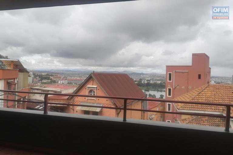 Un appartement T3 avec vue sur lac Anosy à Ambatonakanga ( CONTACT LALAINA 0340858376 )