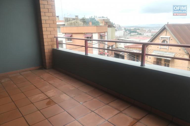 Un appartement T3 avec vue sur lac Anosy à Ambatonakanga ( CONTACT LALAINA 0340858376 )