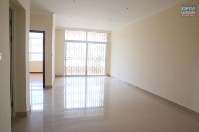 Un appartement T3 à 5mn à pied du Lycée Français à Ambatobe ( NON DISPONIBLE )