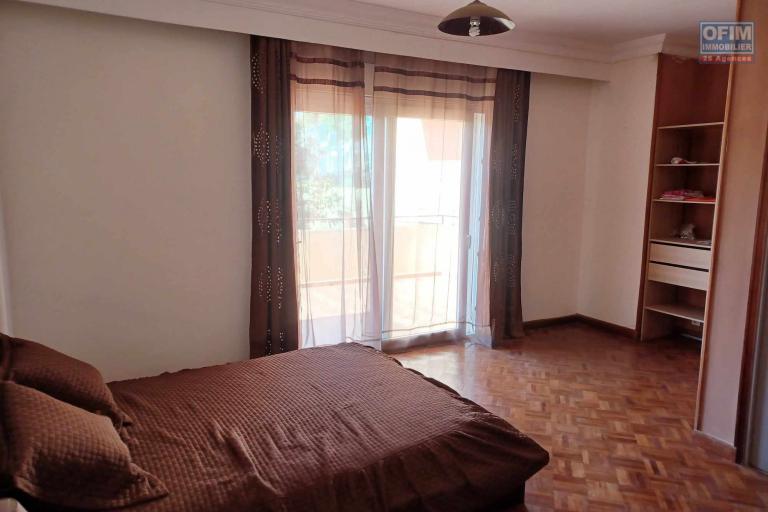 OFIM met en location une villa meublée F5 sur Mahabo Andoharanofotsy qui est à seulement 5min du By-pass