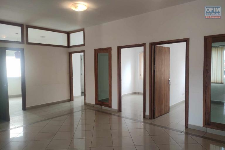 OFIM immobilier vous offre en location un Appartement T6 de 150m2 sur Ankerana qui est à 5min D'ankorondrano