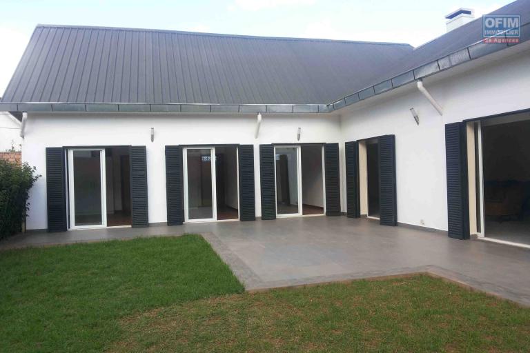 Une villa F5 à 5mn à pied du Lycée français à Ambatobe