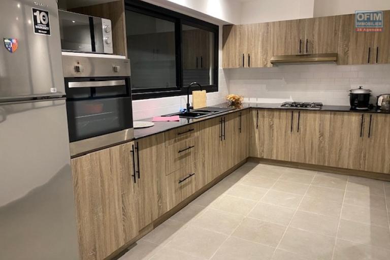 Un grand appartement T4 meubl&eacute; sur la haute ville &agrave; Ambohipotsy ( CONTACT LALAINA)