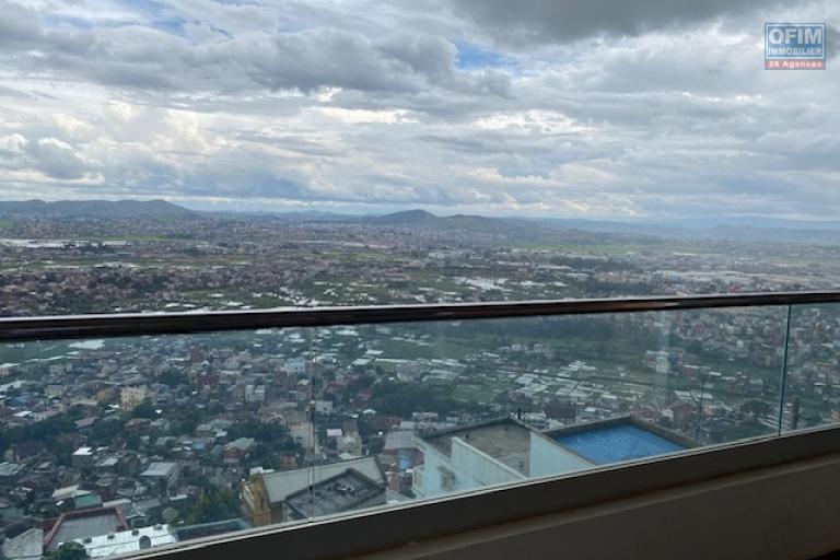 Un grand appartement T4 meubl&eacute; sur la haute ville &agrave; Ambohipotsy ( CONTACT LALAINA)
