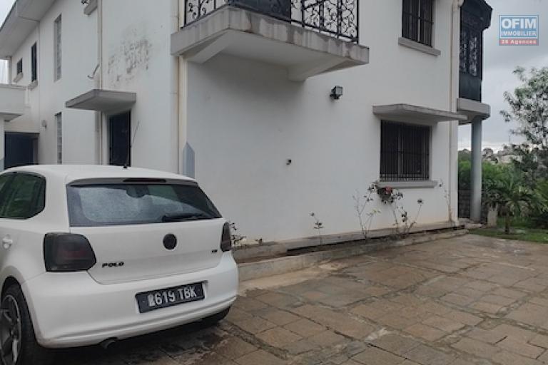 a vendre villa F5 sur ambohibao