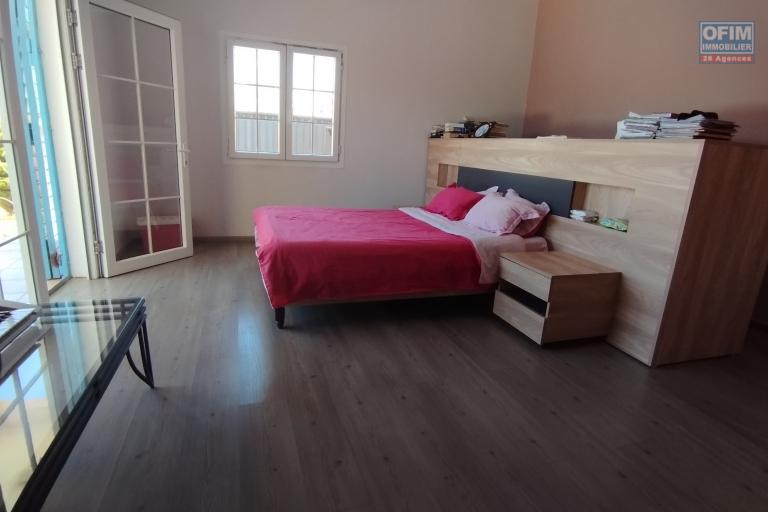 Prix n baisse!!! Belle villa F4 avec piscine dans un quartier calme à Ilaivola Ivato- Antananarivo