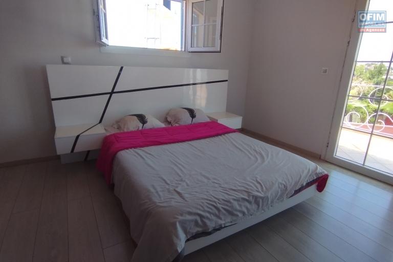 Prix n baisse!!! Belle villa F4 avec piscine dans un quartier calme à Ilaivola Ivato- Antananarivo