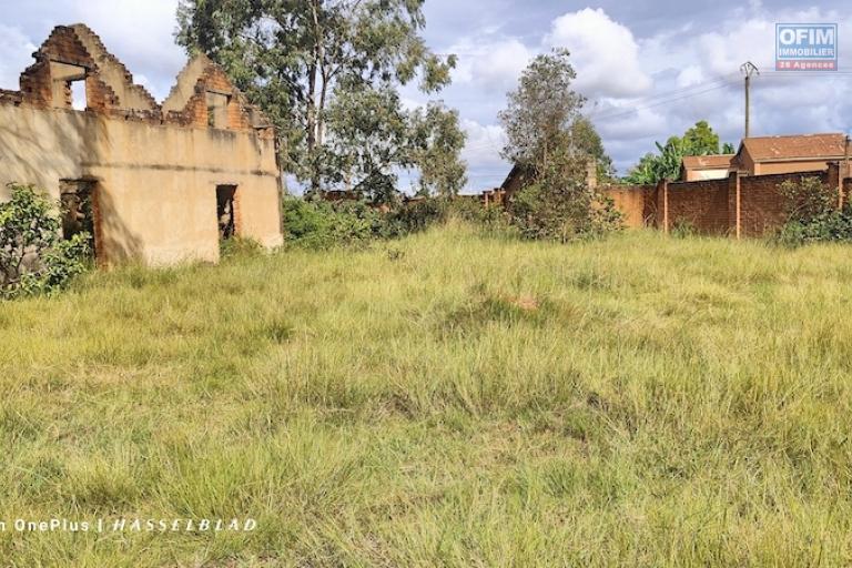 OFFRE DU MOIS A vendre beau terrain cl&ocirc;ture de 4414M2 anosiala. Contact rapide