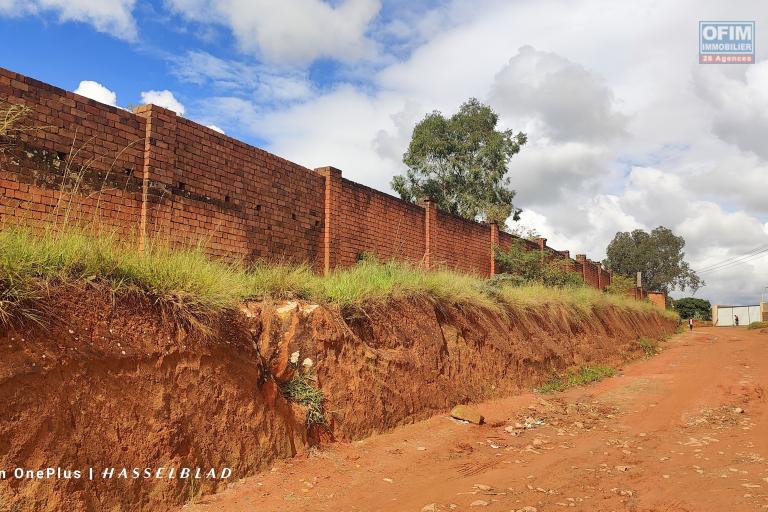 OFFRE DU MOIS A vendre beau terrain clôture de 4414M2 anosiala. Contact rapide +261 34 02 443 04