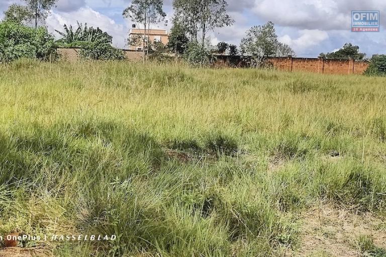 OFFRE DU MOIS A vendre beau terrain clôture de 4414M2 anosiala. Contact rapide +261 34 02 443 04