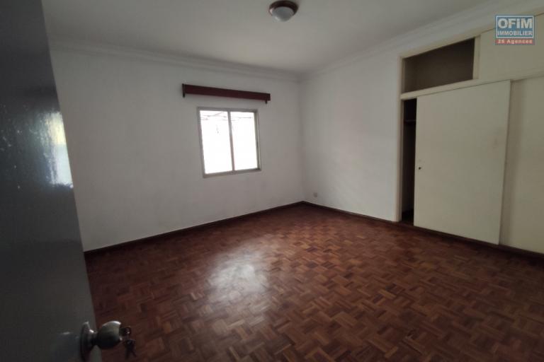 Villa Basse F4, facile d'accès grand parking avec jardin à Ambodirano Ivato- Antananarivo