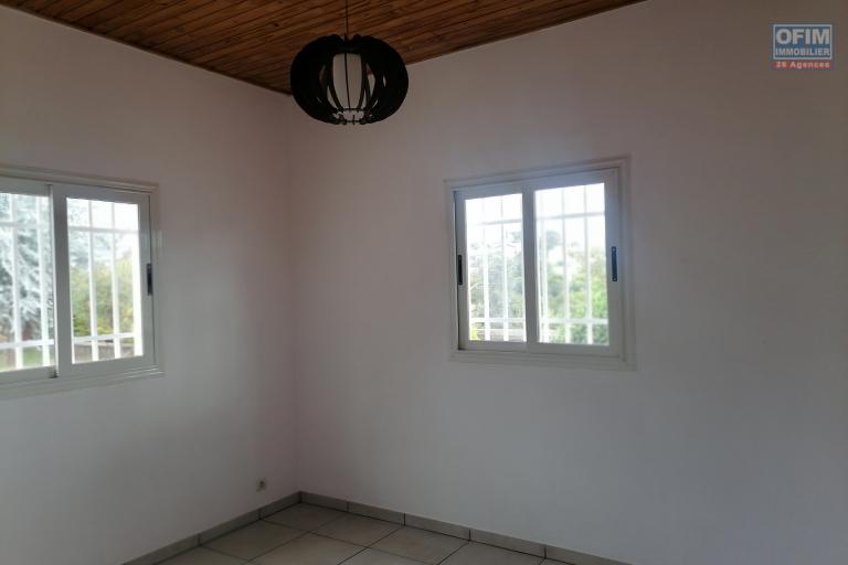 À louer une villa plain pied neuve de type F4 dans un quartier calme et résidentiel de Ambohijanahary Ambohibao