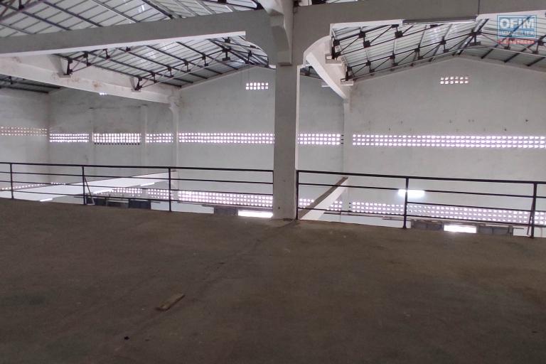 A louer un dépôt de 1000m2 dans un site  sécurisé 24H/24 à Anosizato