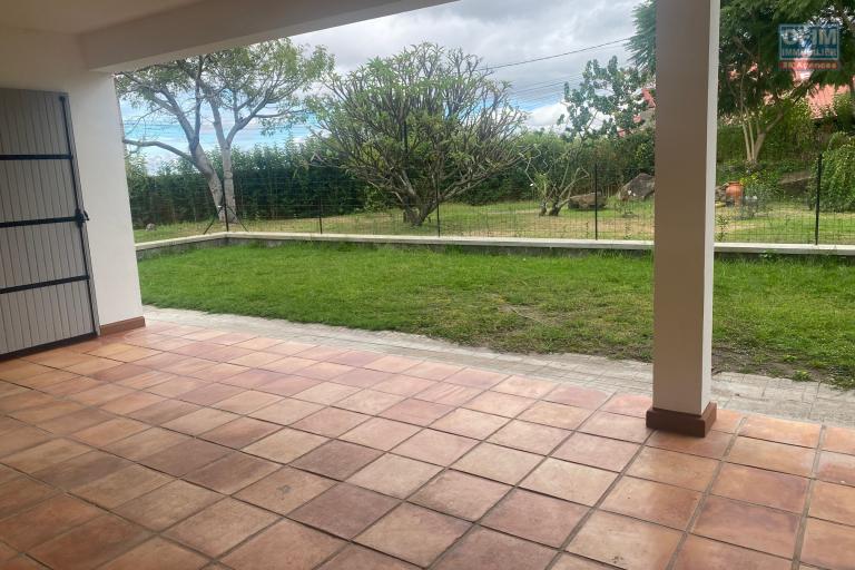 Un grand appartement T4 au rez -de jardin &agrave; Ambatobe pr&egrave;s du Lyc&eacute;e Fran&ccedil;ais