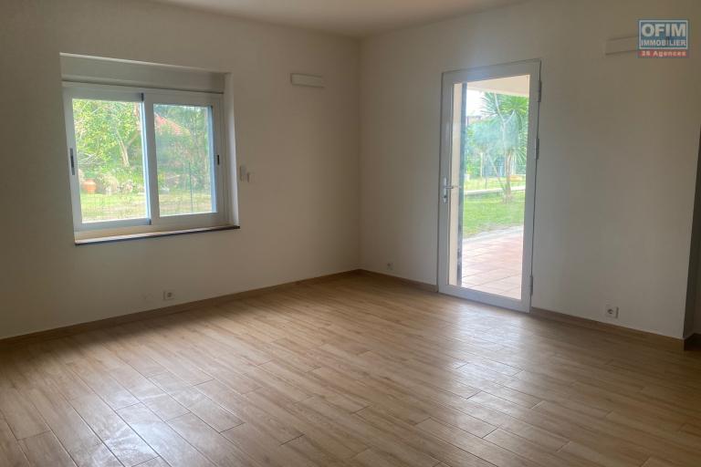 Un grand appartement T4 au rez -de jardin &agrave; Ambatobe pr&egrave;s du Lyc&eacute;e Fran&ccedil;ais