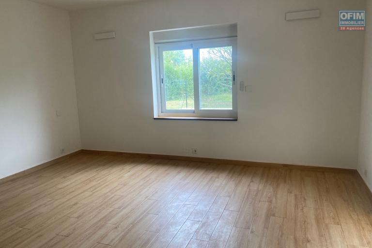 Un grand appartement T4 au rez -de jardin &agrave; Ambatobe pr&egrave;s du Lyc&eacute;e Fran&ccedil;ais