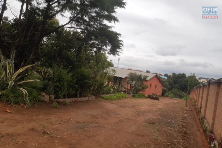 Exceptionnel beau terrain de 2625 M2 &agrave; vendre pr&egrave;s de l'a&eacute;roport. Contact Mr Jacky +261 34 02 443 04