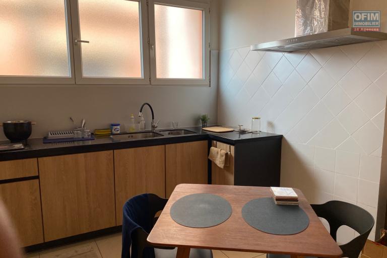 Un appartement semi meublé T3 en plein centre ville à Antsahavola