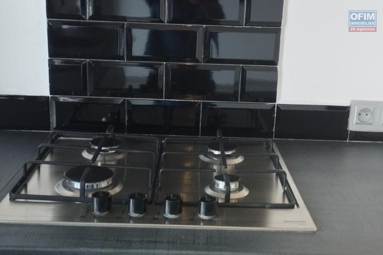 PRIX EN BAISSE!!! Bel appartement T2, neuf, de 75 m2 avec vue imprenable sur la Haute Ville- Antananarivo (Contact Felana)