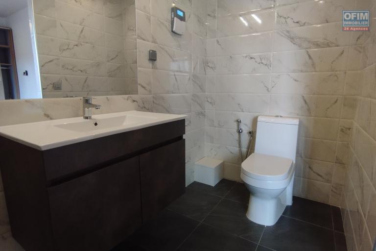 PRIX EN BAISSE!!! Bel appartement T2, neuf, de 75 m2 avec vue imprenable sur la Haute Ville- Antananarivo (Contact Felana 0341654755)