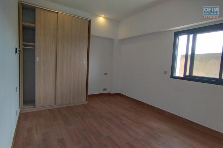 PRIX EN BAISSE!!! Bel appartement T2, neuf, de 75 m2 avec vue imprenable sur la Haute Ville- Antananarivo (Contact Felana)